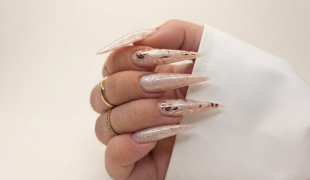 Stylizacja paznokci oraz pedicure kosmetyczny - Hoek van Holland | HOEK VAN HOLLAND
