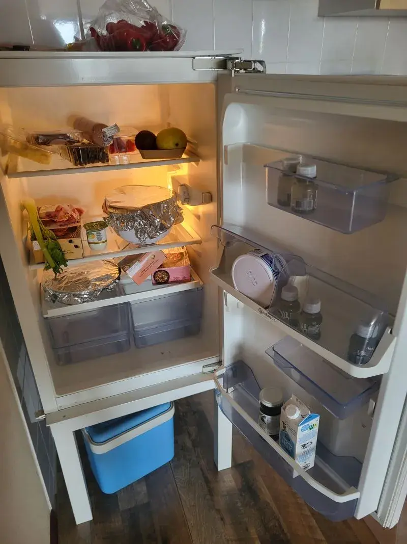 Sprzedam lodówkę małą do zabudowy