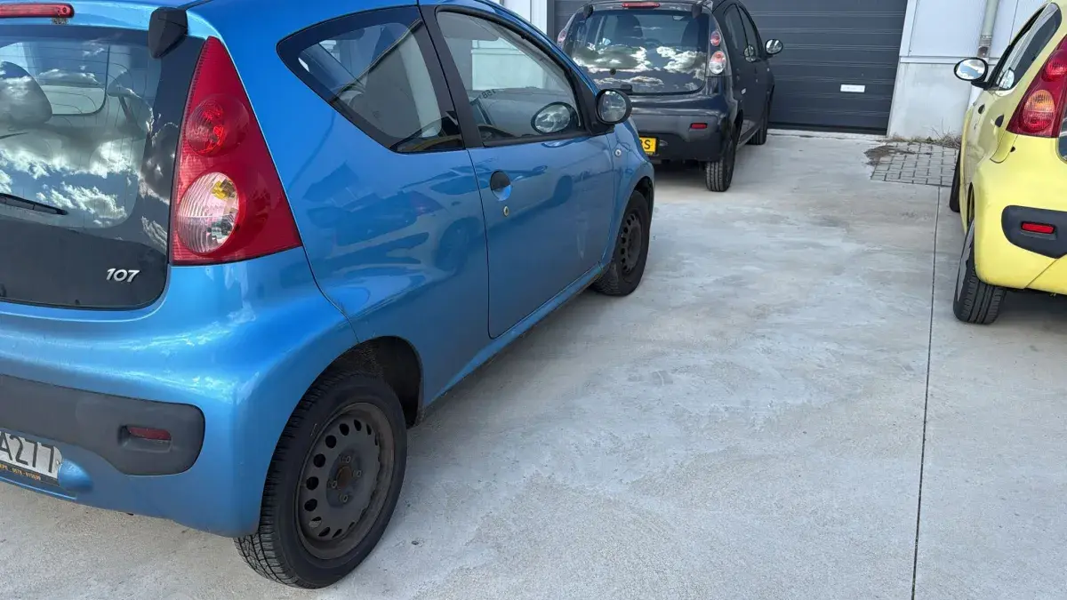 Peugeot 107 / 2006 / benzyna