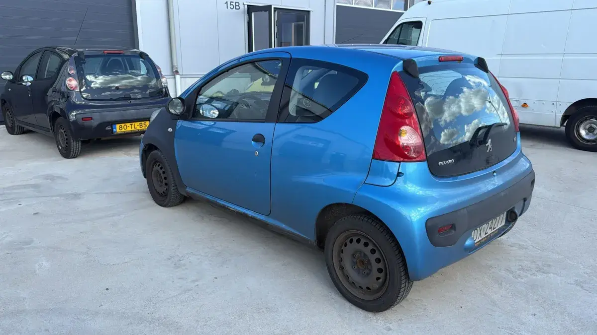 Peugeot 107 / 2006 / benzyna